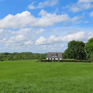 La Maison Aux Pignons Verts Hébergement de vacances La Chapelle-Saint-Aubert